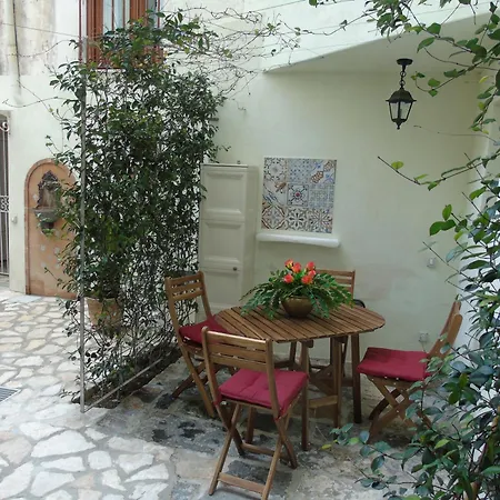 דירה Corte Antica, Romantic By The מאיורי